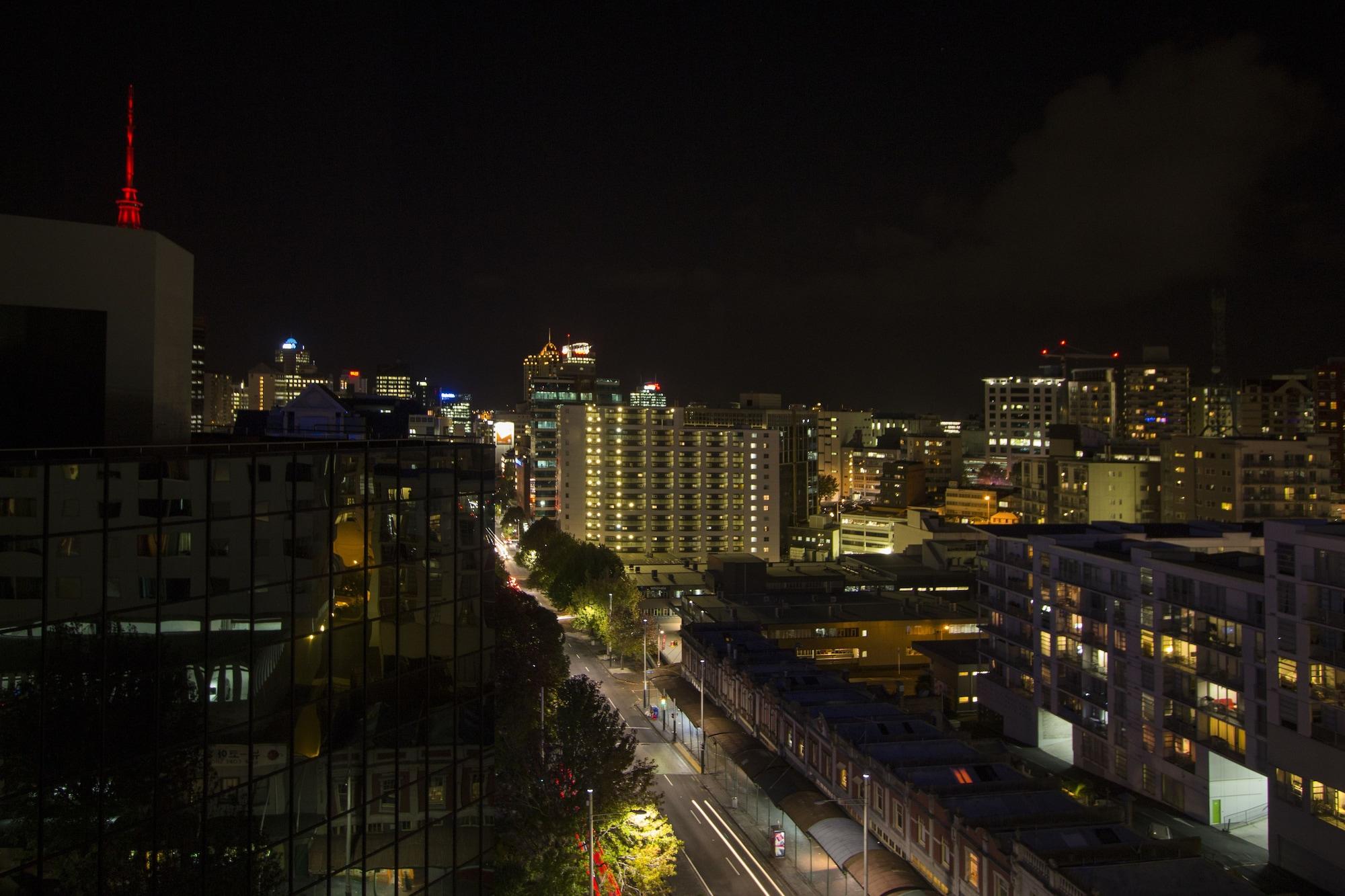 Vr Queen Street Hotel & Suites Auckland Exterior photo